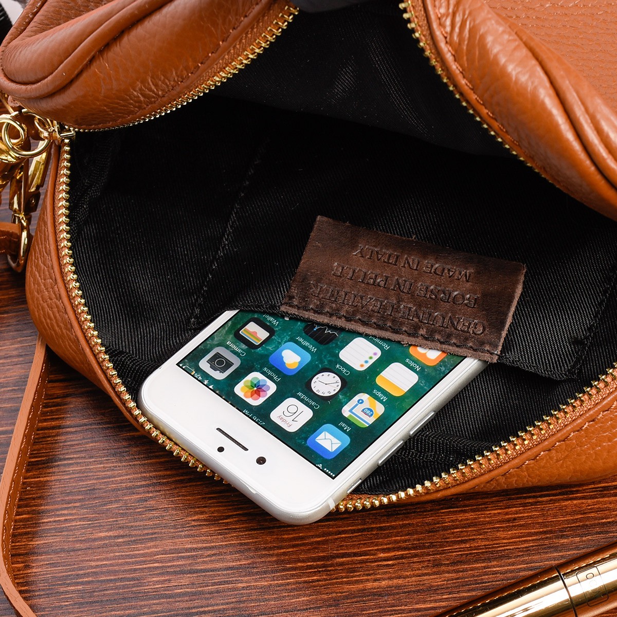 Damska torebka listonoszka skórzana z frędzlem prostokątna włoska skóra camel P14