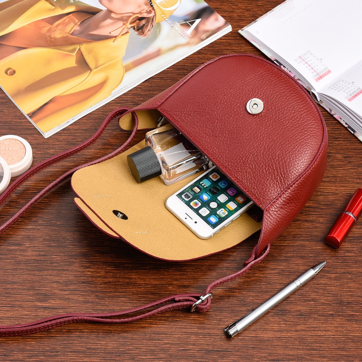 Torebka skórzana damska miejska listonoszka włoska